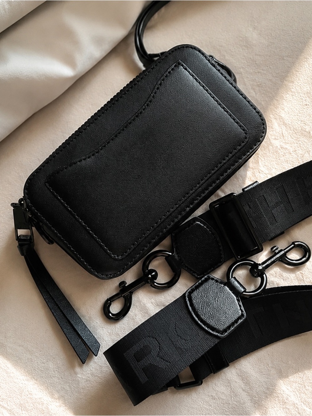 Marc Jacobs Black Double-J Saffiano Crossbody Camera Bag - Picture 4 of 4